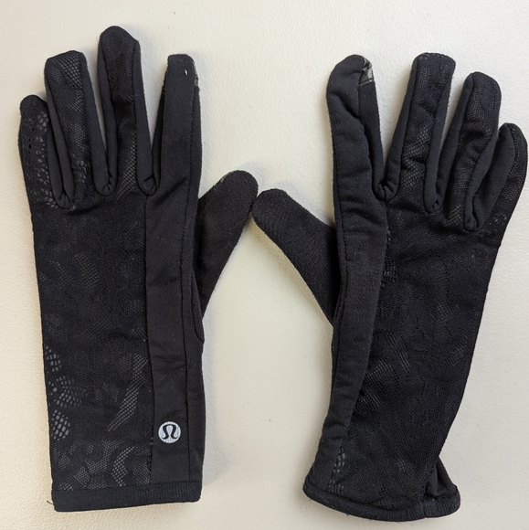 Lululemon Gloves Black Touch Tech Mesh Lace Grippy Slim Fitted Minimal Neutral - Picture 1 of 4